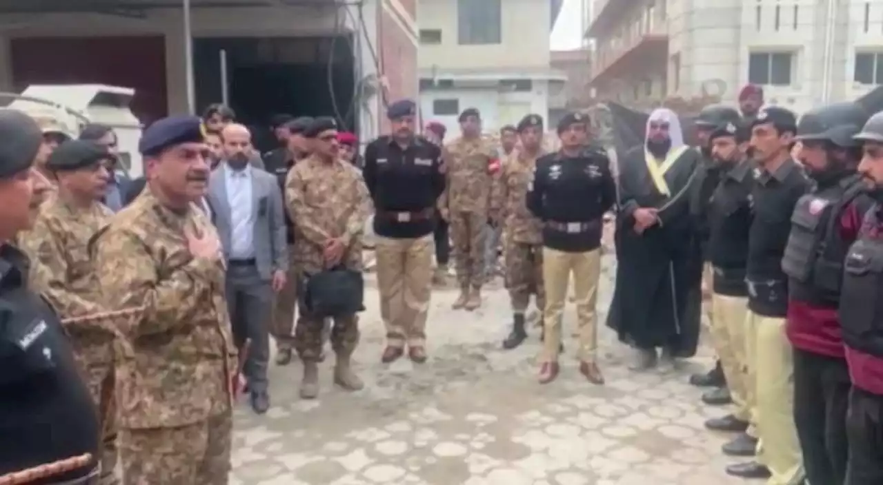 COAS appreciates bravery and contribution of KP police in visit to Peshawar blast site