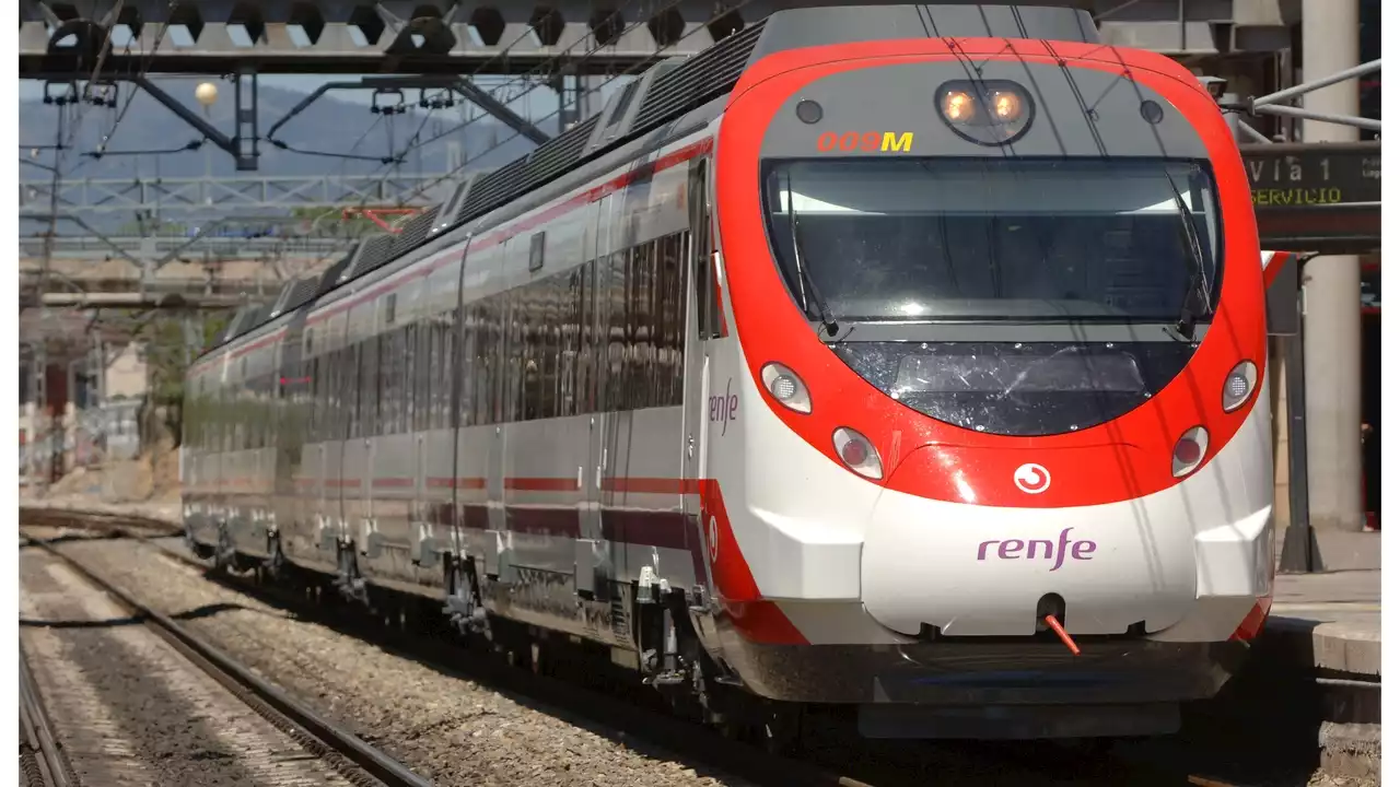 Renfe diseña trenes para Cantabria y Asturias que no caben en los túneles y Revilla pide 'que rueden cabezas'