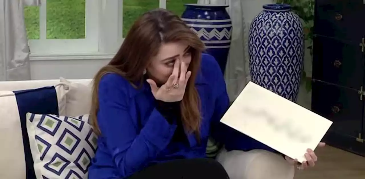 مومنہ اقبال لائیو شو میں آبدیدہ ہوگئیں