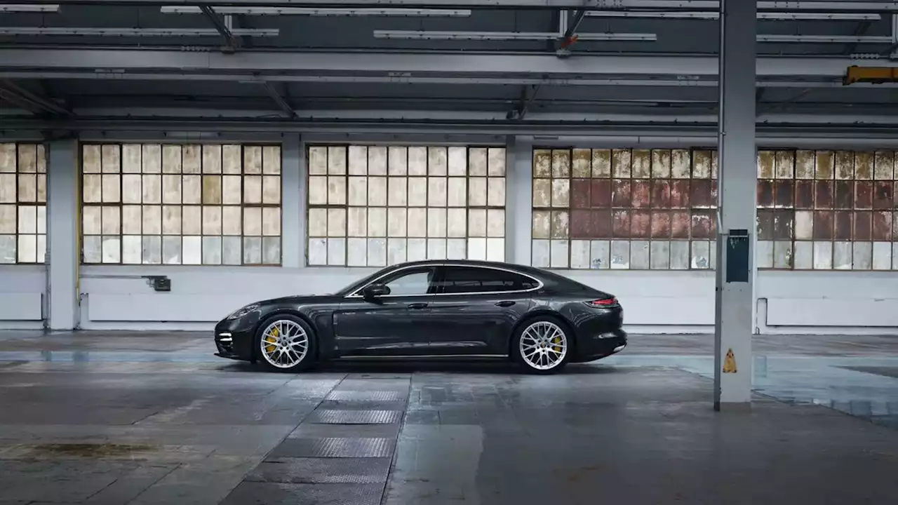 ¡Porsche vendió un Panamera (nuevo) por menos de $350 mil pesos!