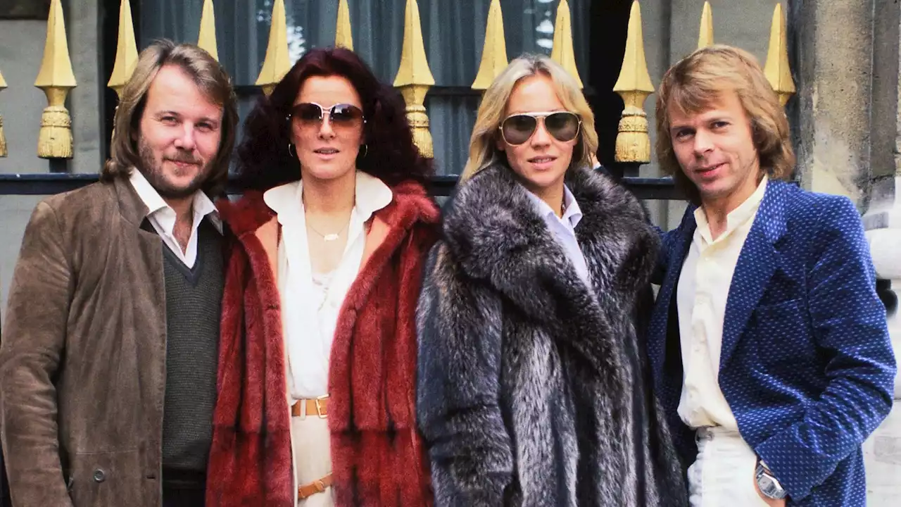 19 Glorious Photos Of ABBA, Masters Of Retro ’70s Style