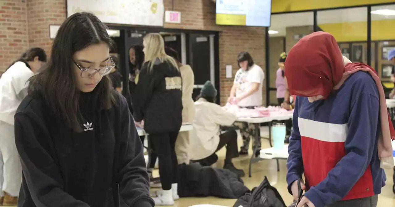 Blanket project to comfort sick kids makes Richards students feel good too