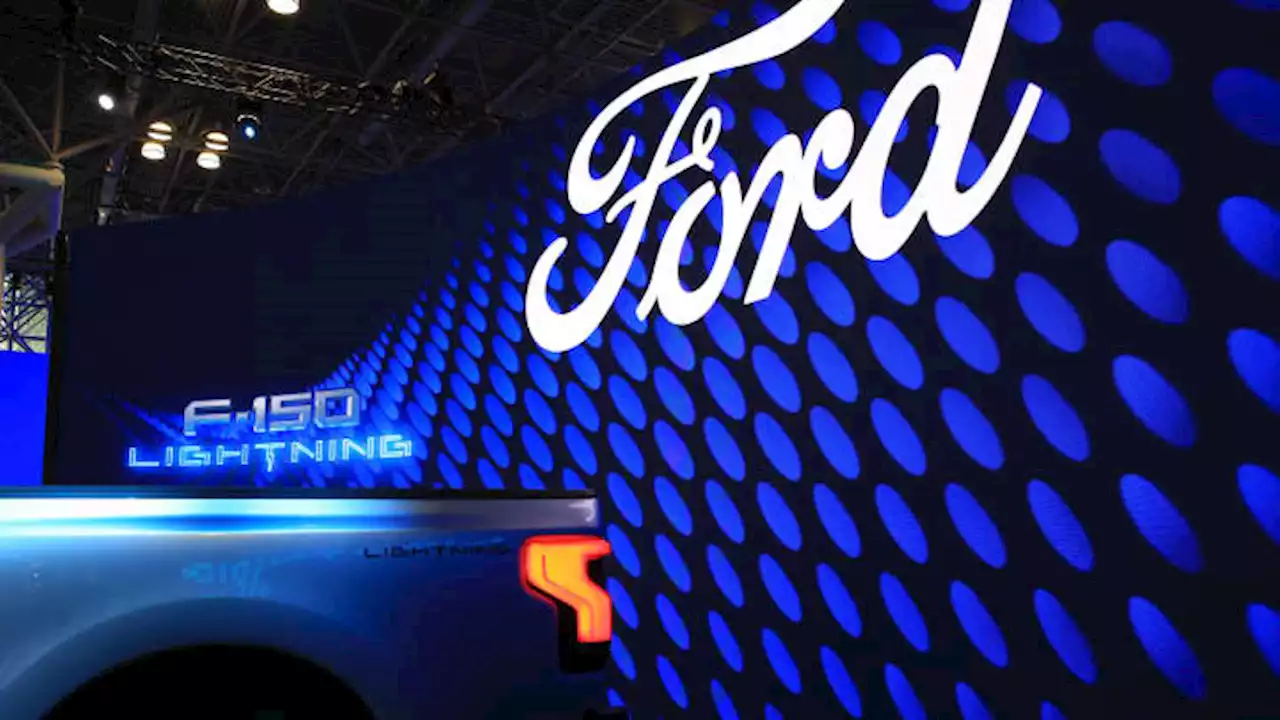 Deutsche Bank downgrades Ford, cites ugly fourth quarter and 'aggressive' 2023 guidance