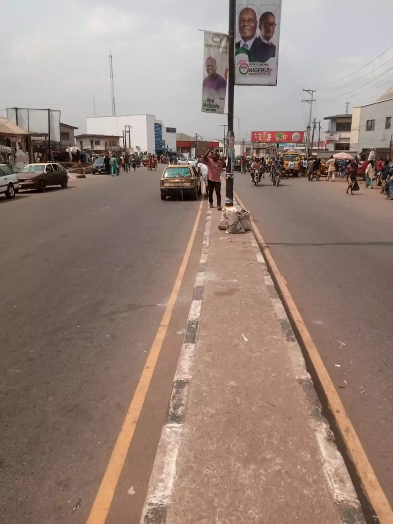 BREAKING: Protests rock Ibadan over bank customers' inability to withdraw new Naira notes