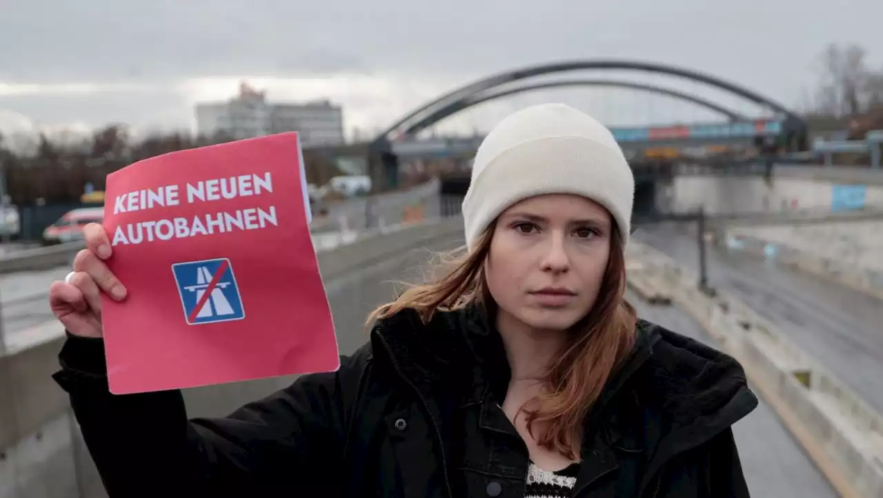 Klimaaktivisten protestieren gegen Ausbau von Autobahnen