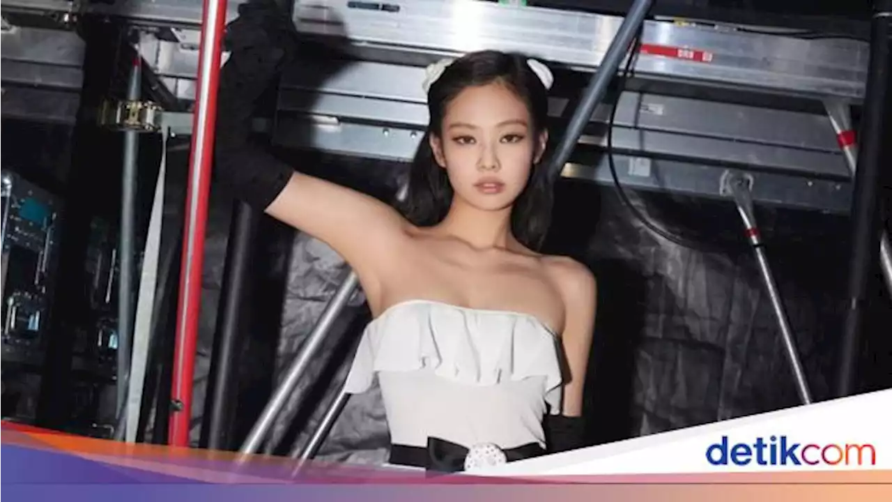 Viral Video Jennie BLACKPINK Masuk Masjid, Tutupi Kepala Pakai Kerudung