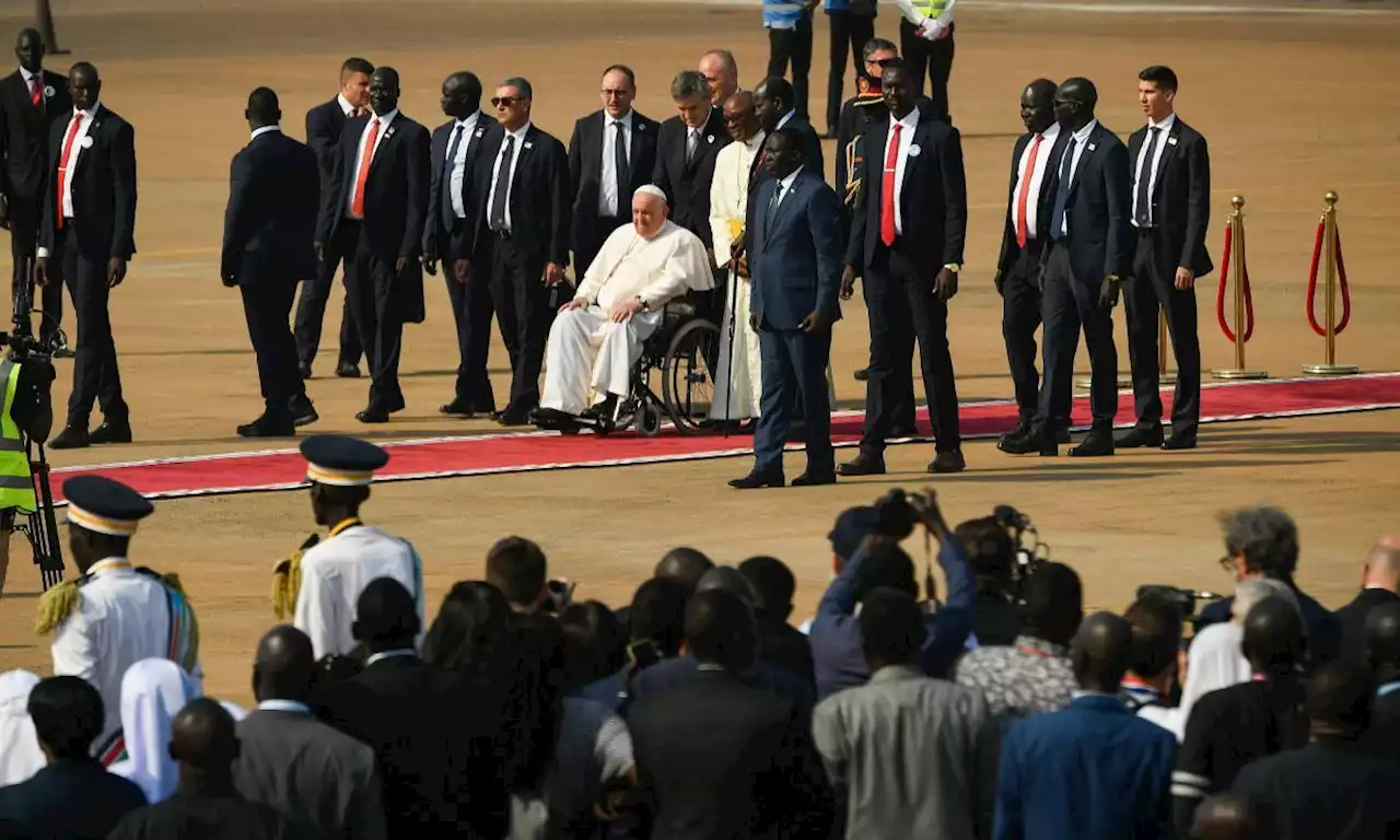 El papa Francisco llega a Sudán del Sur, un país azotado por guerras y hambruna