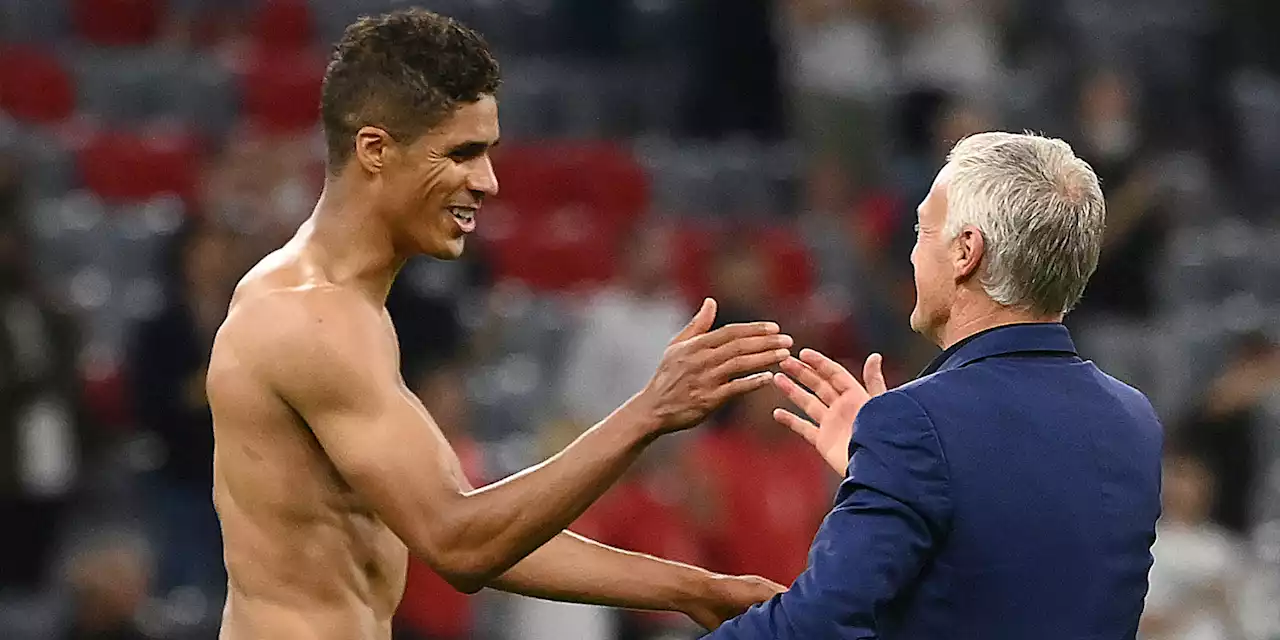 «Un grand joueur et un grand homme», Deschamps réagit à la retraite internationale de Varane