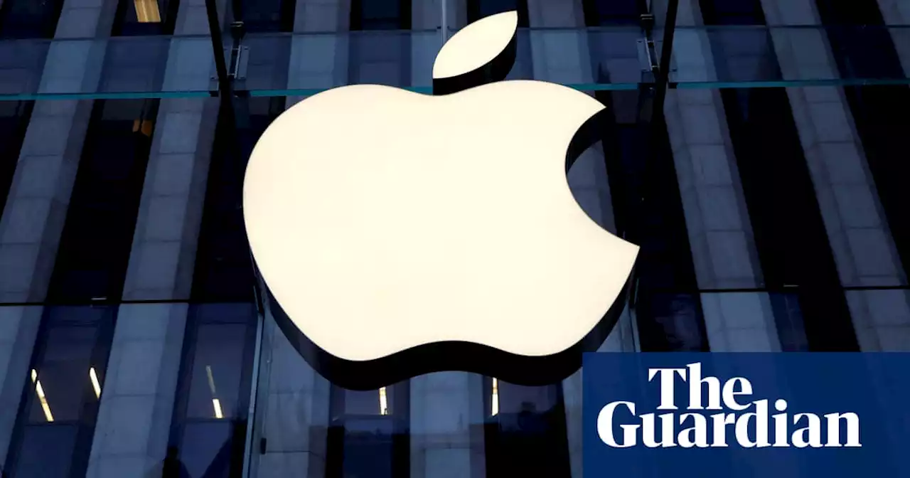 Apple posts first revenue drop in four years