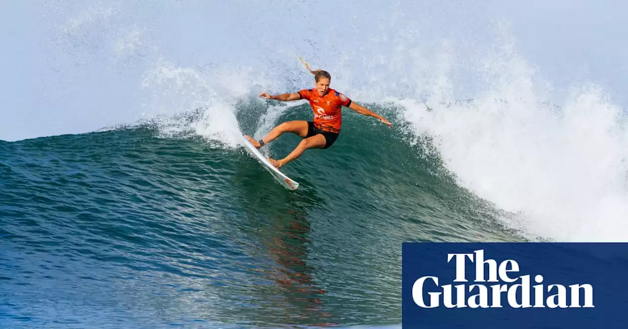 ‘Hero to zero’: world champion Stephanie Gilmore suffers shock early exit at Pipeline