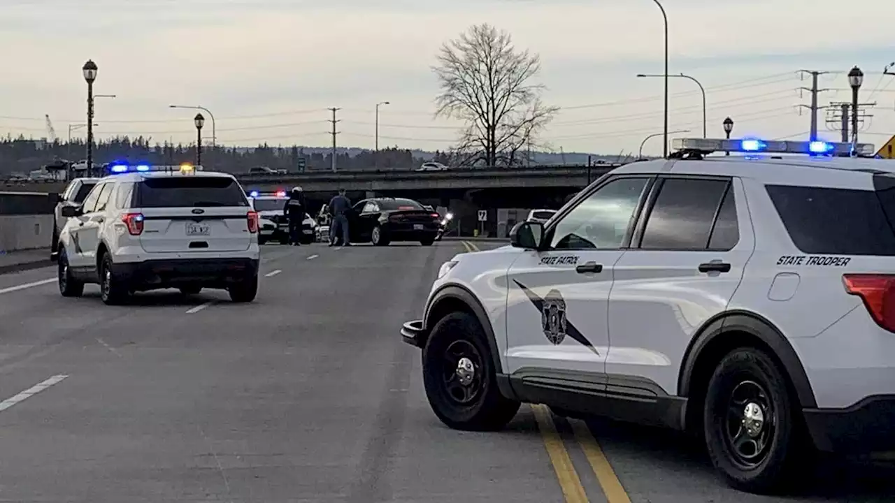 DUI suspect rams patrol car, jumps into Snohomish County marsh