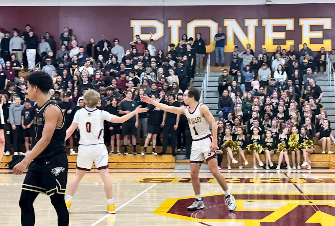 Basketball roundup: Simi Valley earns first-ever win over Oak Park for share of league title