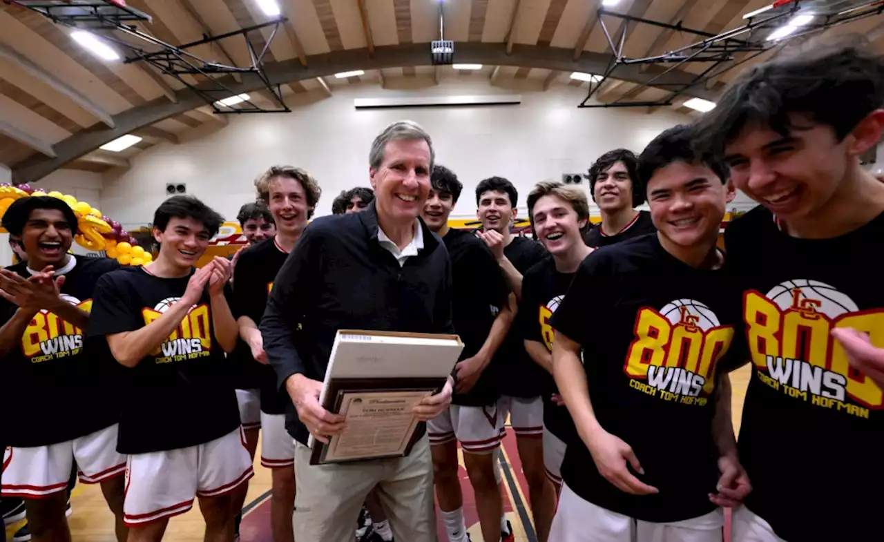 La Cañada boys basketball coach Tom Hofman earns 800th career victory