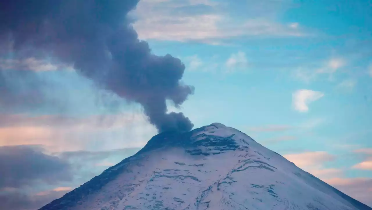 Leve caída de ceniza en el sur de Quito por actividad del volcán Cotopaxi