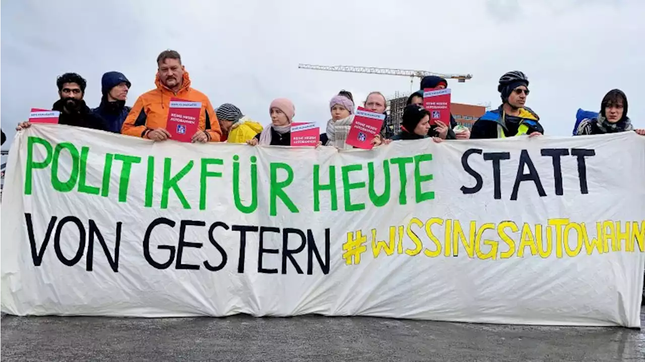 Fridays for Future demonstrieren gegen A-100-Ausbau