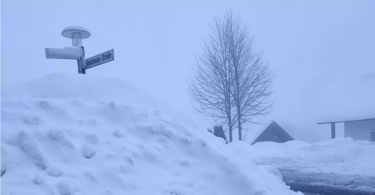 Schneechaos in Ostbayern: Polizei zieht erste Bilanz - Alle Entwicklungen im Liveticker