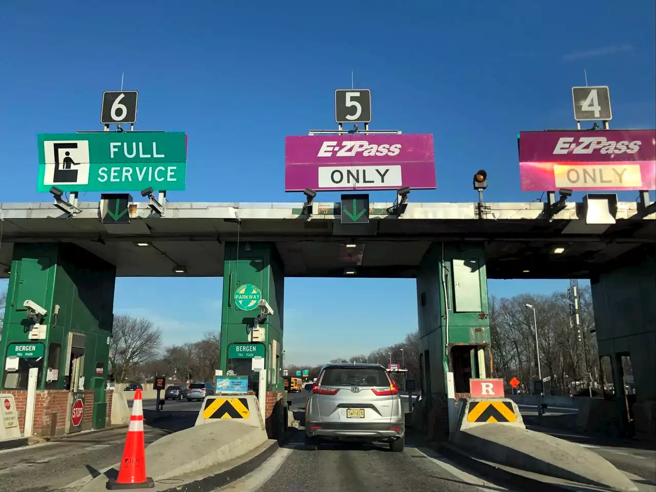 Driver, 94, dies after car hits Parkway toll plaza divider