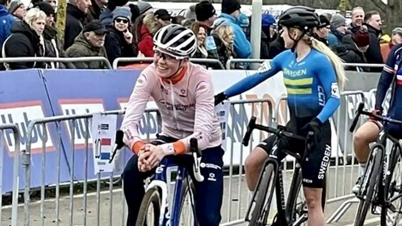 Nederland begint WK veldrijden met gouden plak op nieuw estafettenummer