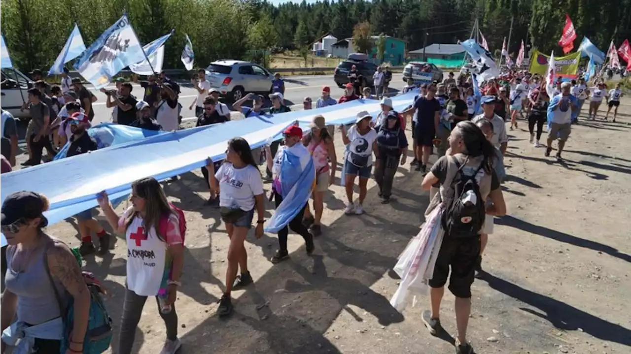 Lago Escondido: tras caminar 45 kilómetros, militantes K invadieron la propiedad privada de Lewis