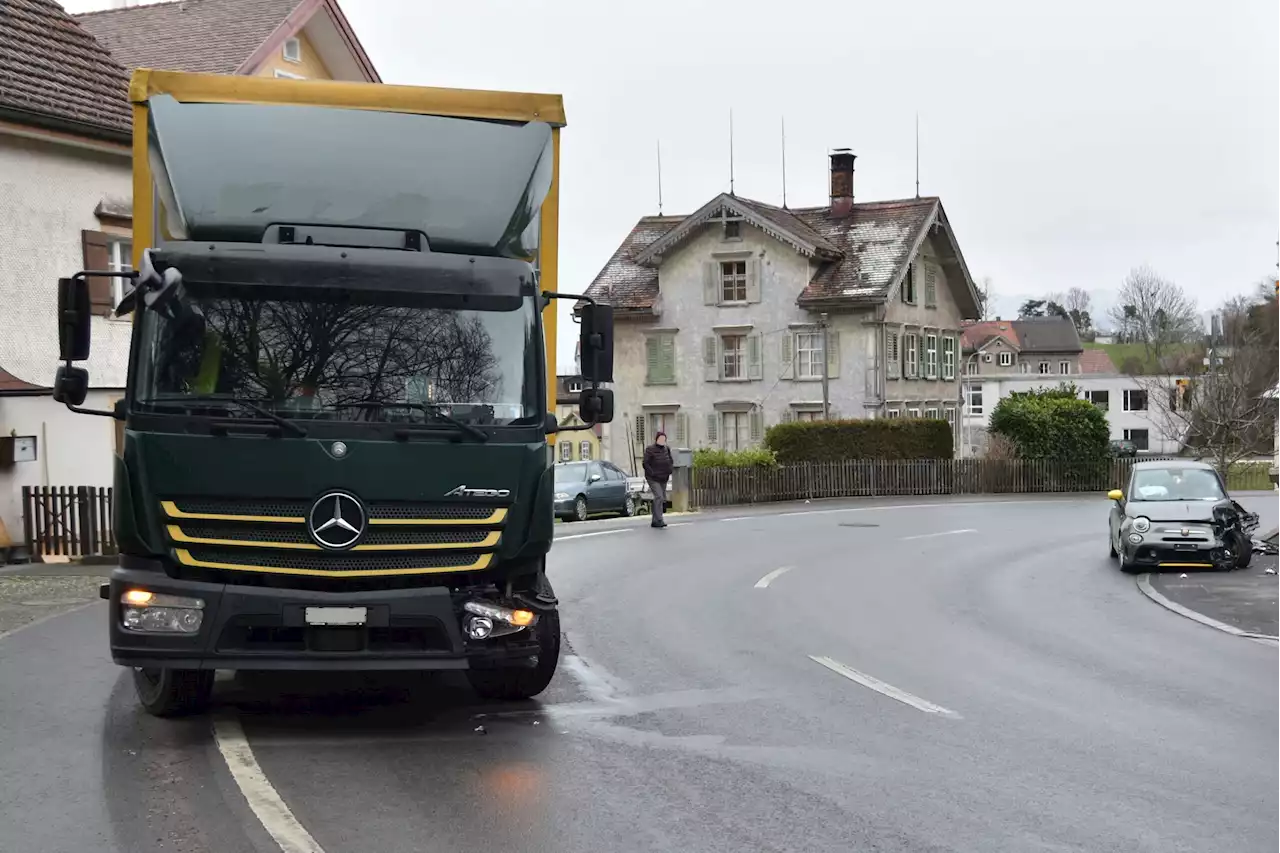 Walzenhausen AR: Verkehrsunfall zwischen PW und Lastwagen – eine Person verletzt