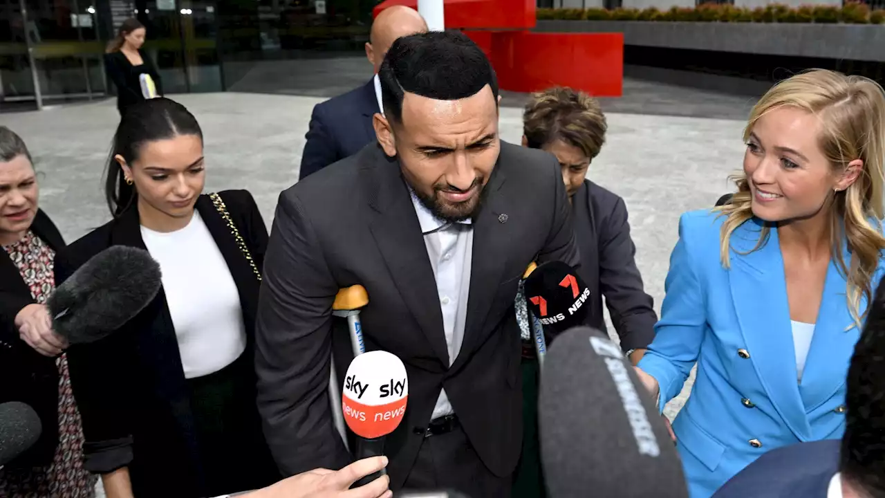 Kyrgios, culpable de agredir a su novia, pero sin cargos