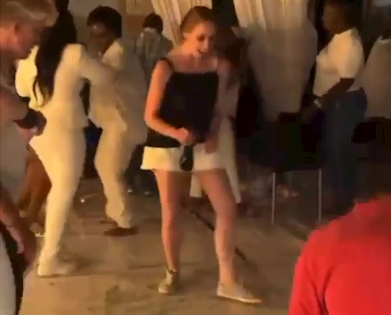 EISH WENA: Group of white folks dancing to Amapiano at a party [viral video]