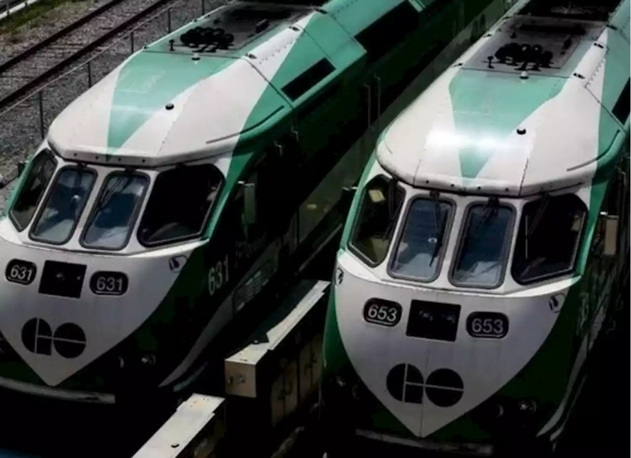 WARMINGTON: Heroic TTC bus driver saves a car full of seniors on track from GO train