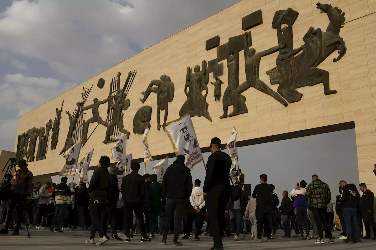 Iraqis protest in Baghdad as currency crisis continues