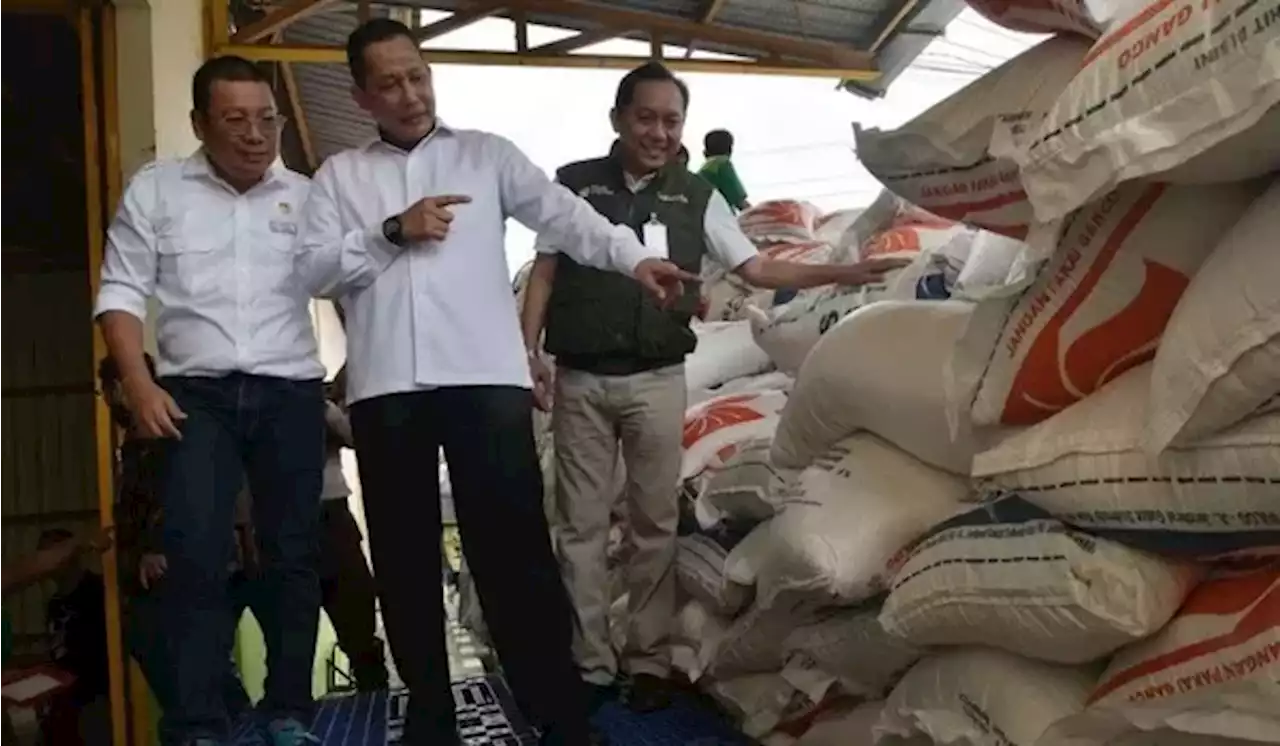 Oknum Pedagang di Pasar Induk Beras Cipinang Oplos Beras Pemerintah