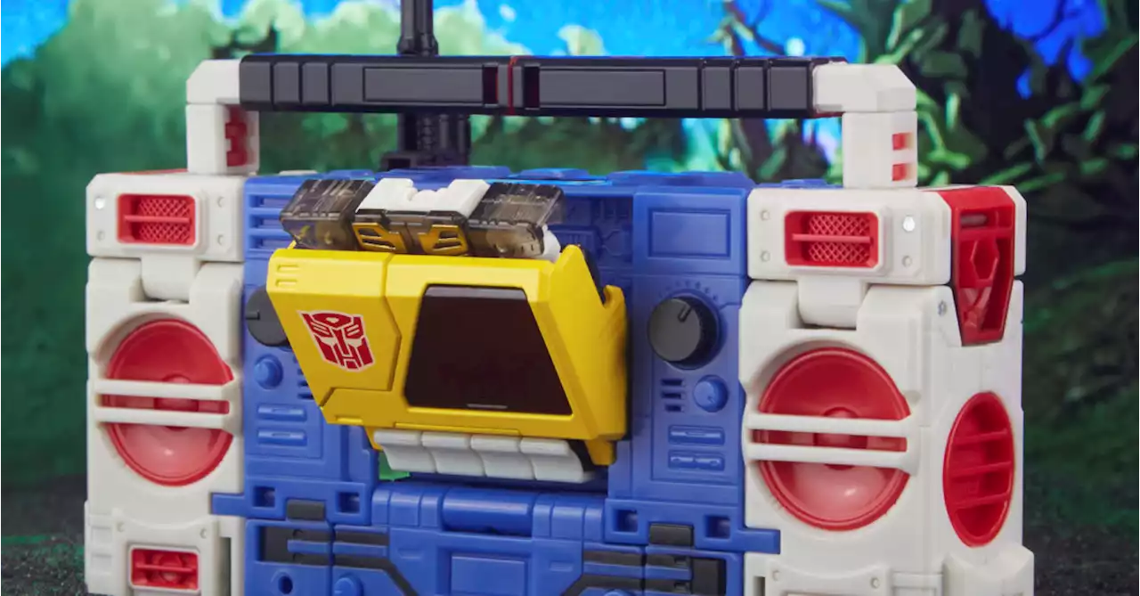 Turn Up The Tunes with Transformers Twincast and Autobot Rewind