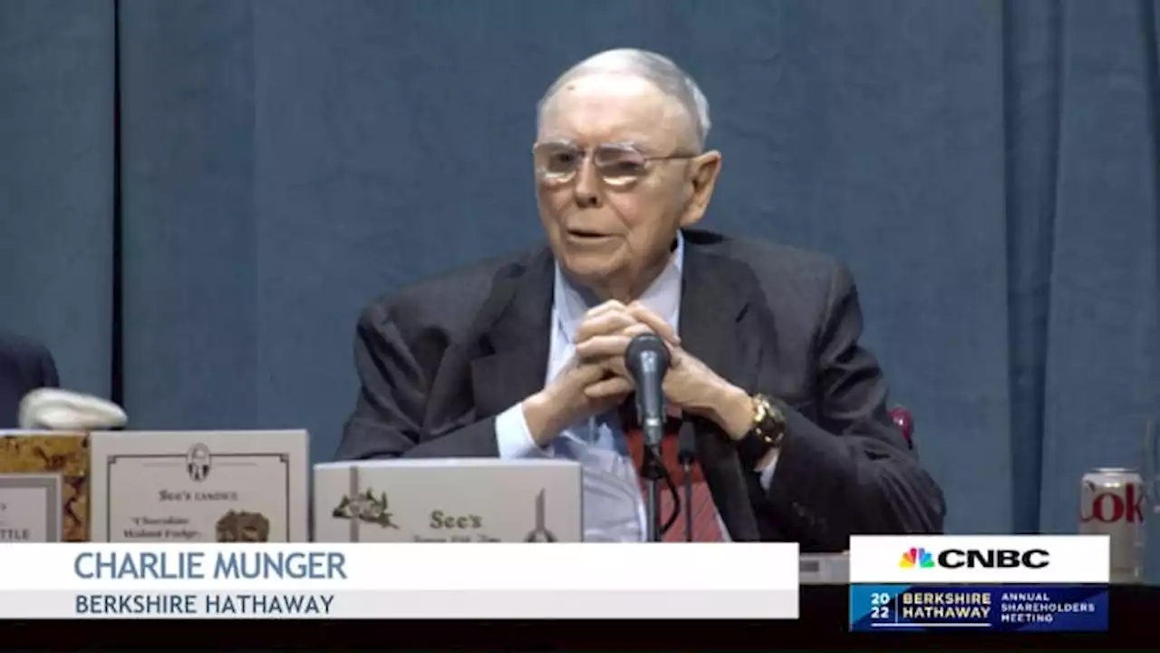 Charlie Munger says the U.S. should follow in China's footsteps and ban cryptocurrencies