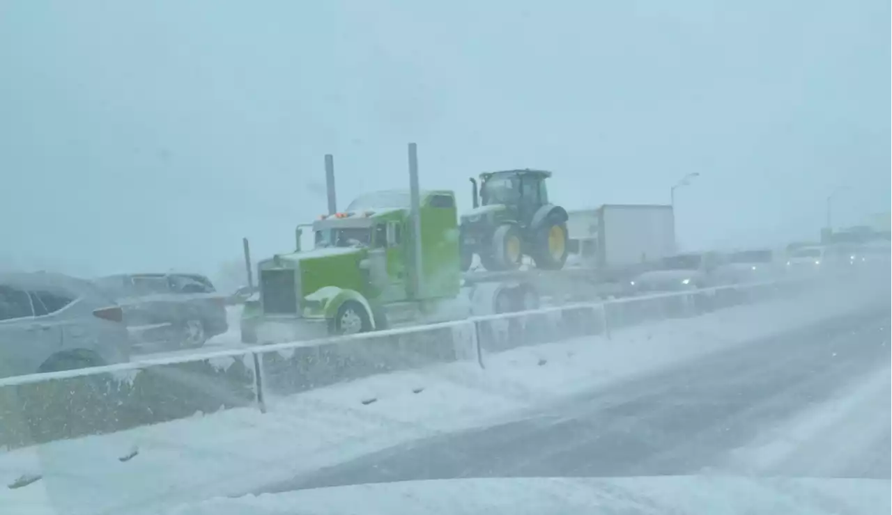 Highway 400 closure in effect north of Toronto