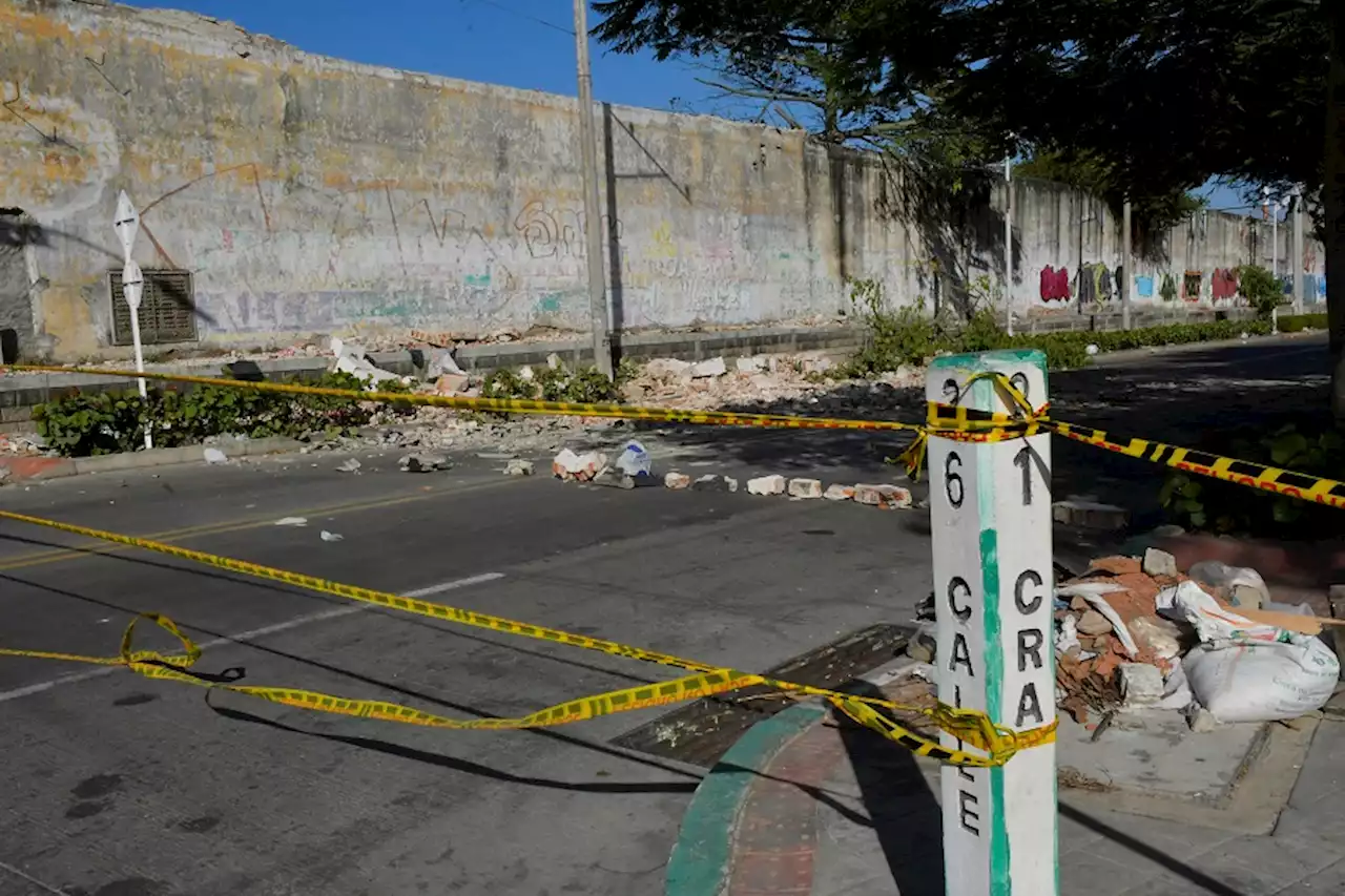 Zozobra por desplome de pared de antigua fábrica en el barrio Boyacá