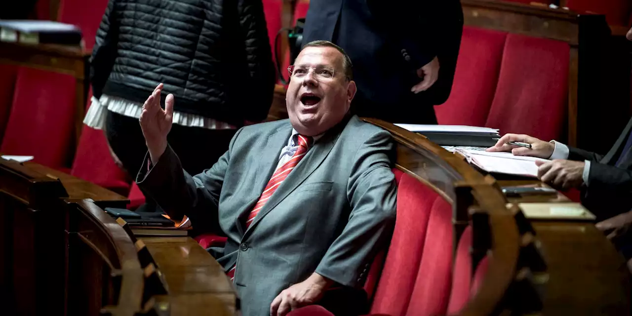 Sedan : le député Jean-Luc Warsmann enfariné lors d'une manifestation pour la maternité