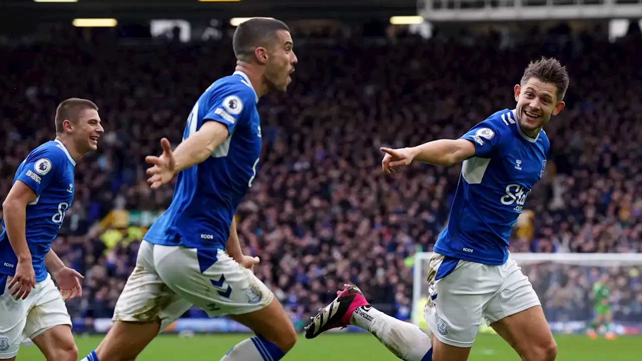 Everton 1-0 Arsenal: Dream start for Dyche as Tarkowski heads in winner against Premier League leaders