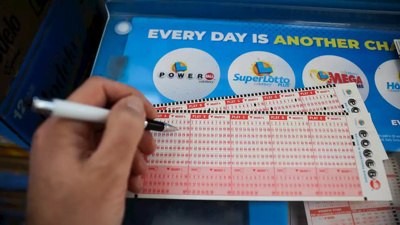 $700M Powerball prize latest in string of giant jackpots