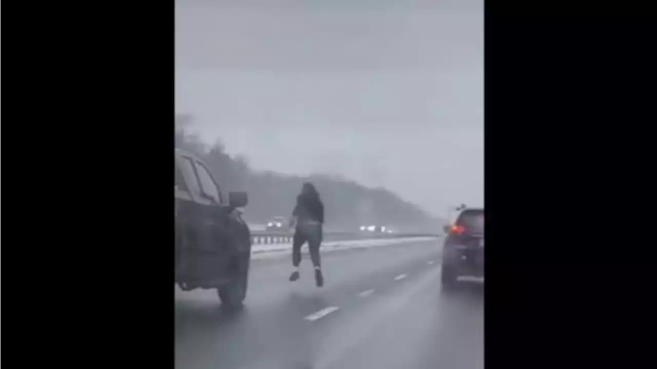 El héroe de la autopista: salva a una mujer que se desmayó cuando iba al volante en EEUU