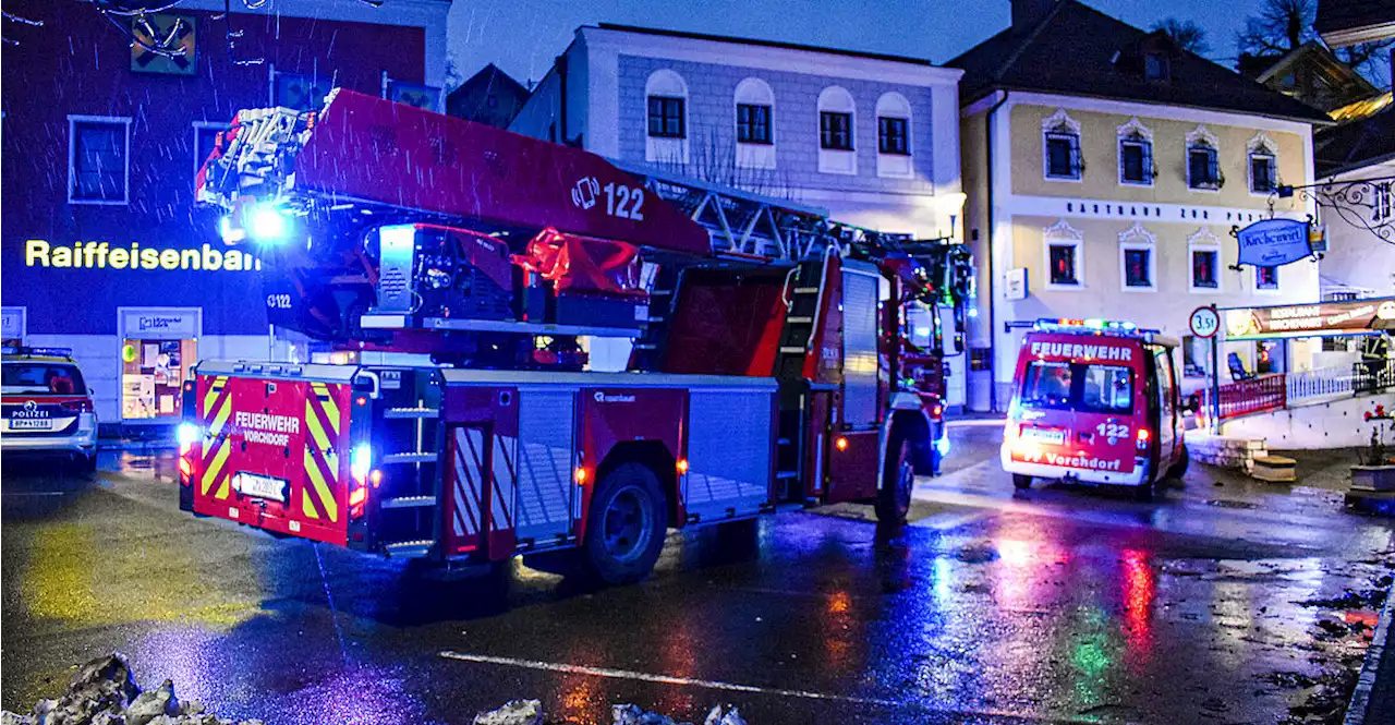 Mann löschte Zimmerbrand mit Schnee - vier Verletzte