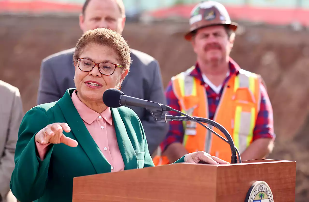 Karen Bass’ mission: Get 17,000 people off the streets of Los Angeles in a year