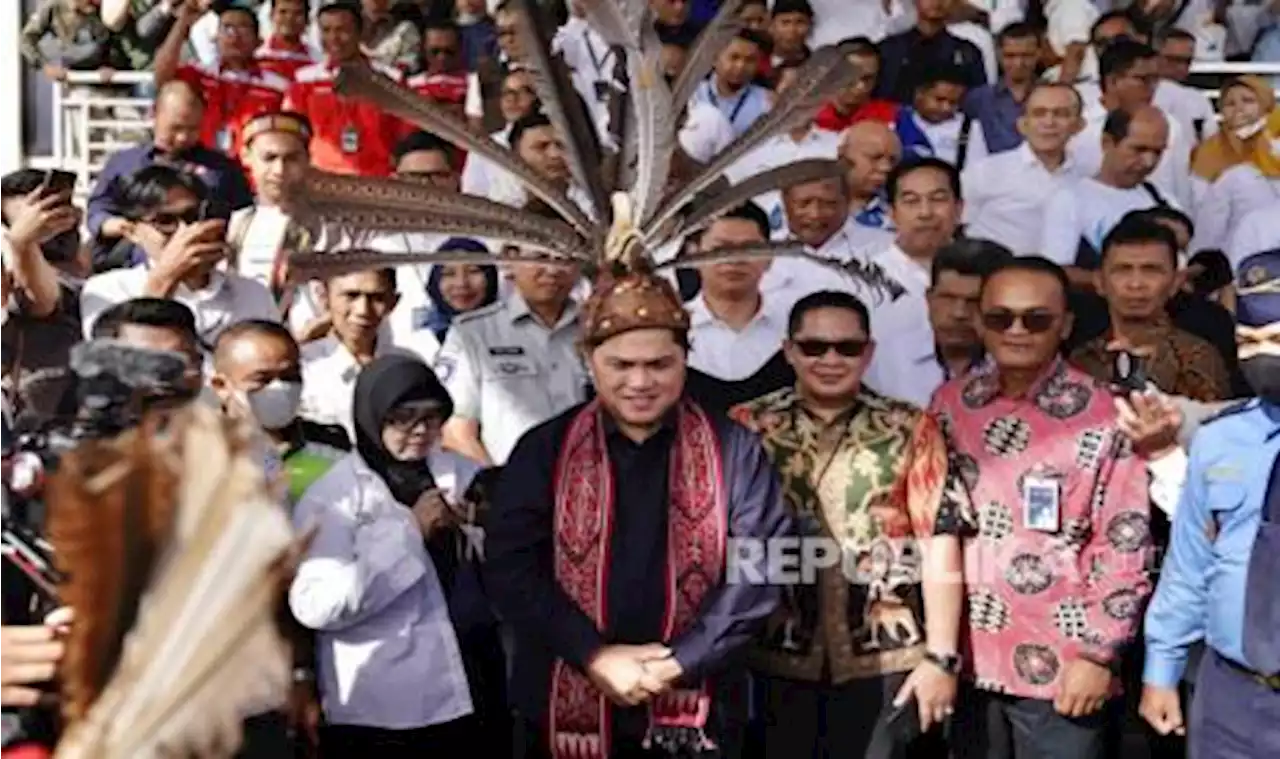 Kedatangan Menteri BUMN dapat Sambutan Antusias Masyarakat Kalbar |Republika Online