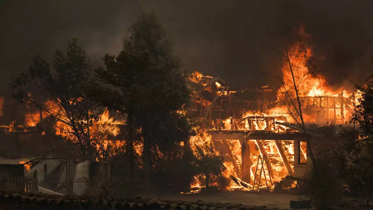 La ola de incendios en Chile se cobra la vida de 22 personas