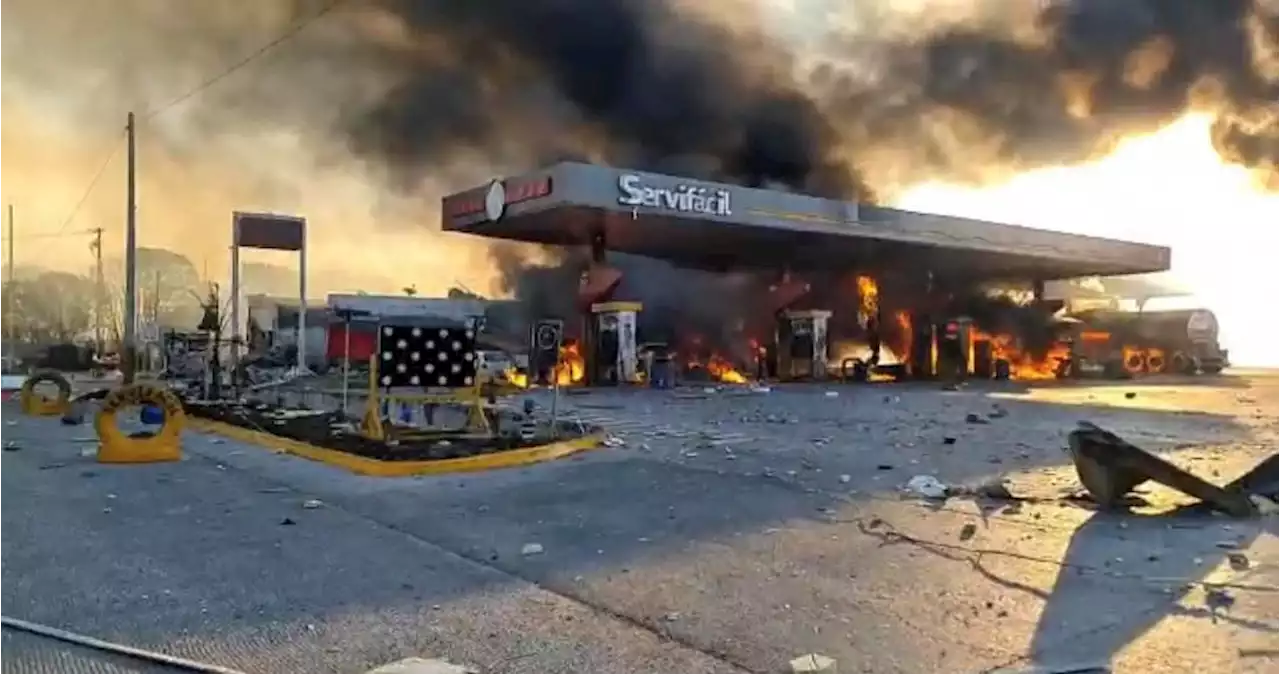 Explosión de pipa en gasolinera de Tula, Hidalgo, deja a 2 personas muertas (VIDEOS)