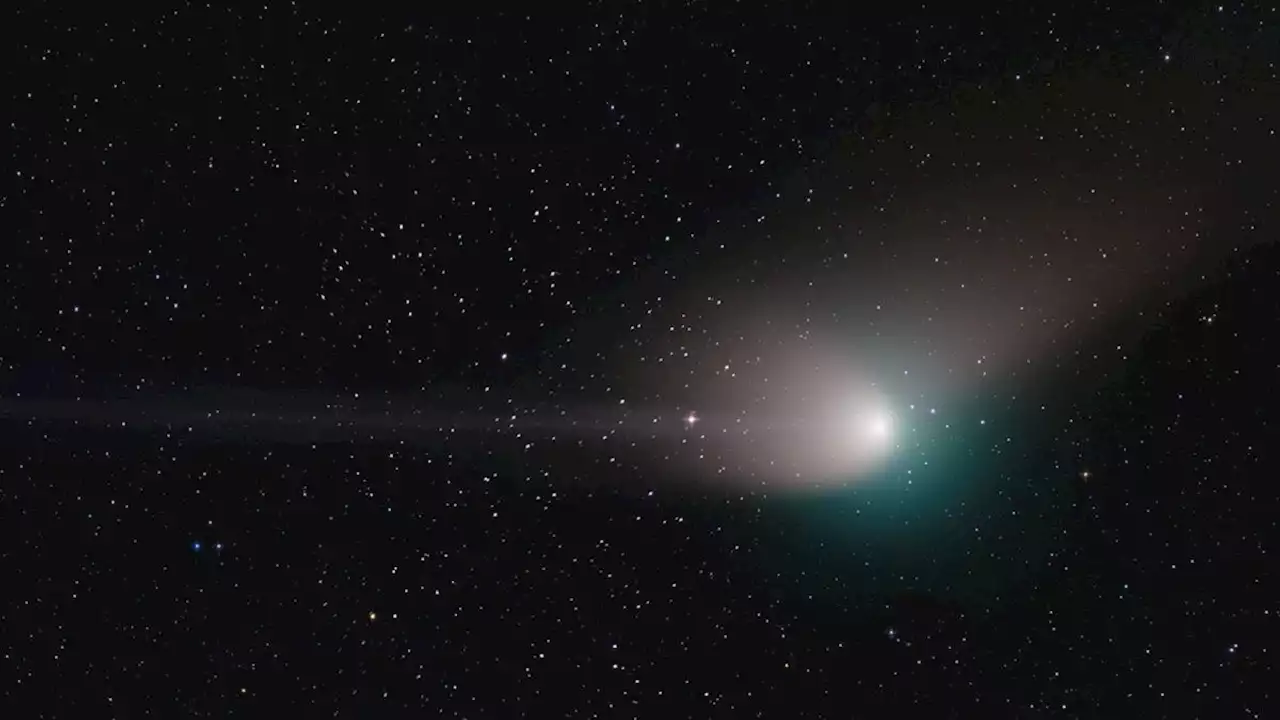 Watch the green comet pass the bright star Capella on Sunday (Feb. 5)