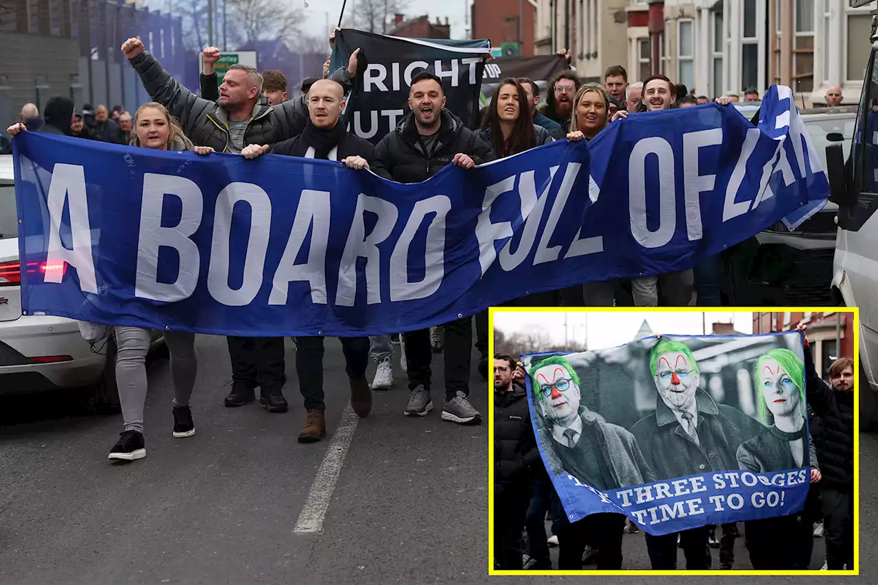 'Get out' - Thousands of Everton fans protest in streets against board before Arsenal game