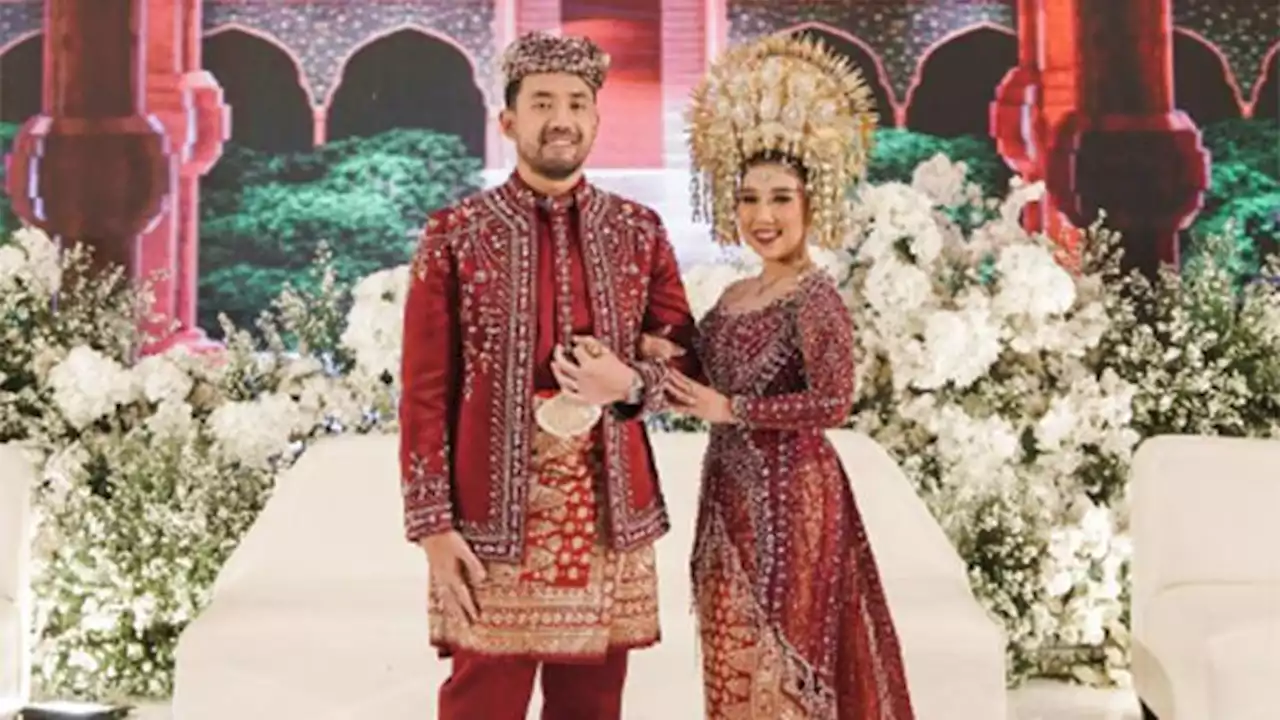 Baju Pernikahan Kiky Saputri Kenakan Suntiang Adat Minang, Ini Maknanya