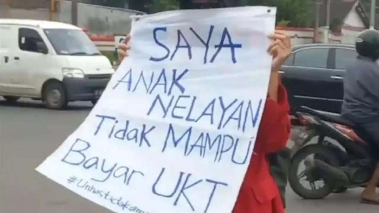 Viral Mahasiswa Lakukan Aksi Diam di Depan Kampus Gegara Tak Mampu Bayar UKT