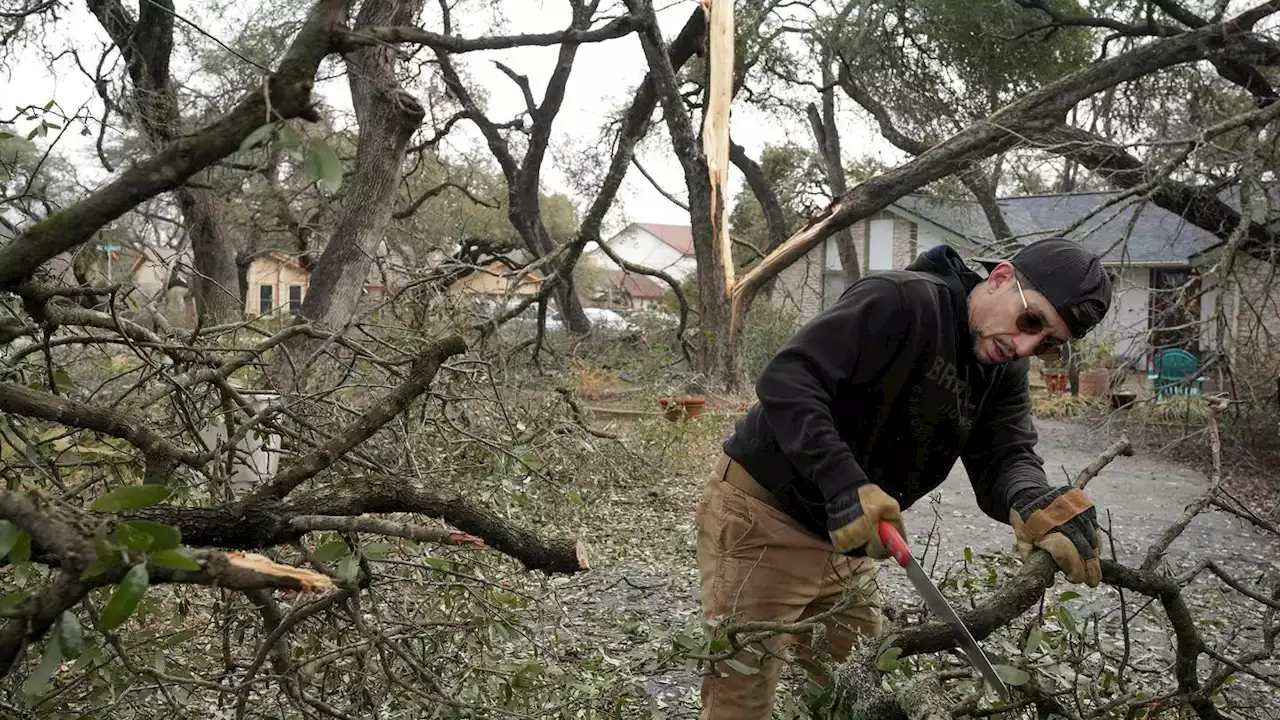 Austin mayor apologizes as city struggles to restore power