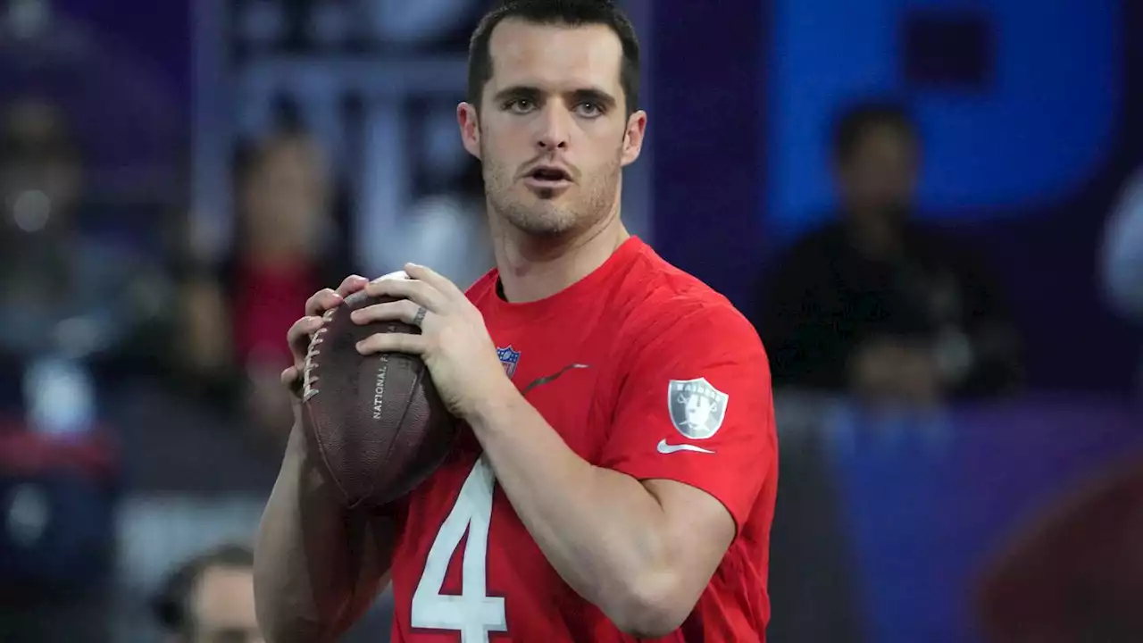 Report: Raiders allow Derek Carr to speak with teams that have agreed to compensation