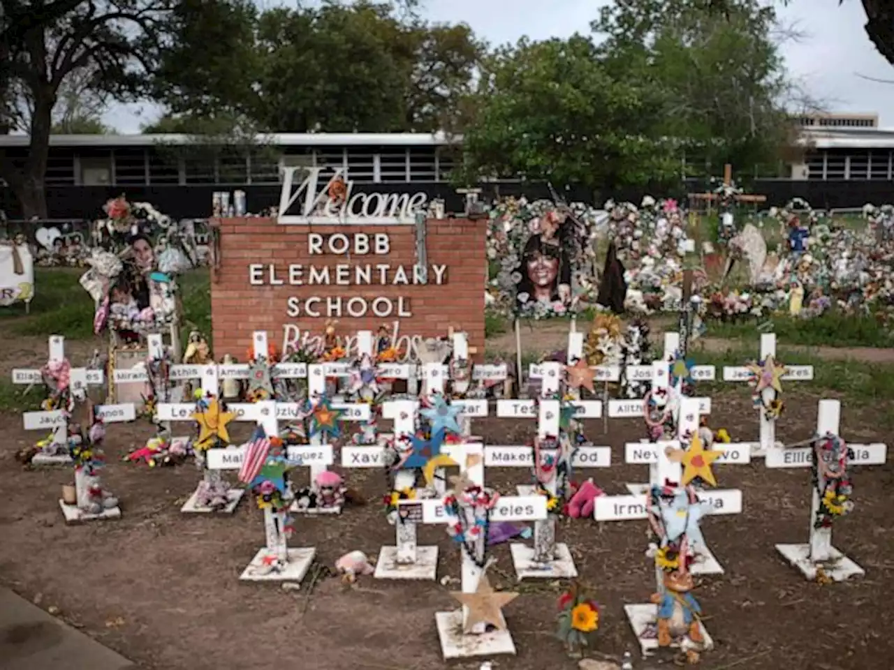 Robb Elementary School to be demolished, Uvalde contends with conflicting emotions