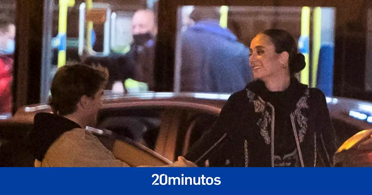 Victoria Federica, pillada en actitud cariñosa con un joven por las calles de Madrid